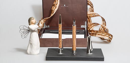 Graf von Faber Castell Füllhalter und Kugelschreiber in edler Holz Schatulle und Willow-Tree Geschenk Figur mit Geschenkband