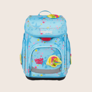 Blauer Schulrucksack mit farbenfrohem Sternenmuster und leuchtenden Aufnähern.